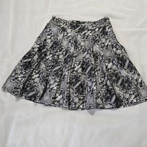 Brooks Brothers Black Whiye Floral Lace Pleated Silk Mini Skirt